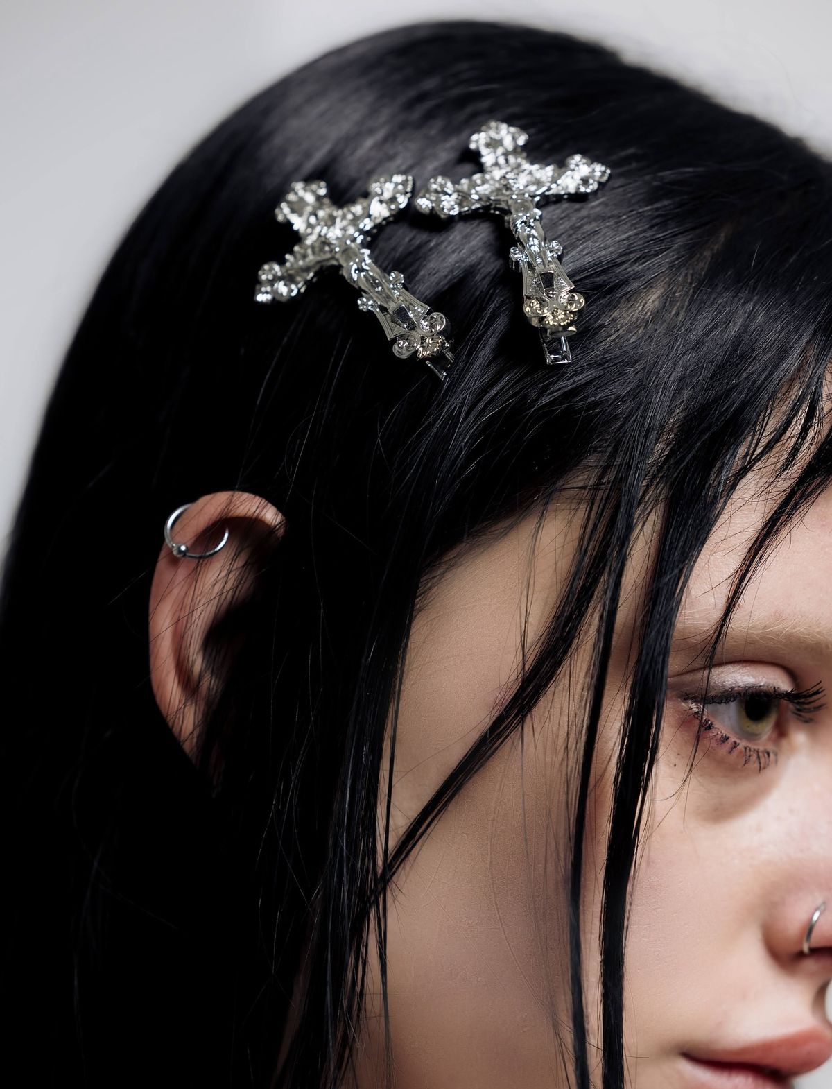 Clip per capelli a croce argentata gothic kawaii